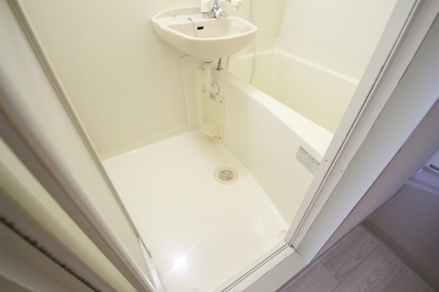 バス・シャワールーム　※別のお部屋の参考写真です