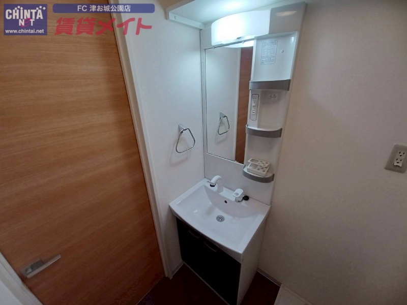 洗面設備　同じ物件、別部屋の写真です