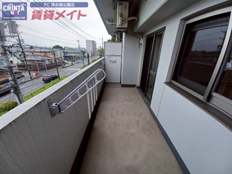 バルコニー　同じ物件、別部屋の写真です