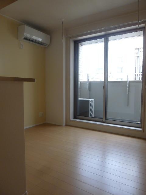 居室・リビング　※別部屋の参考写真です。