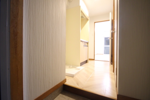 玄関　※別室の参考写真の為、現況優先です。