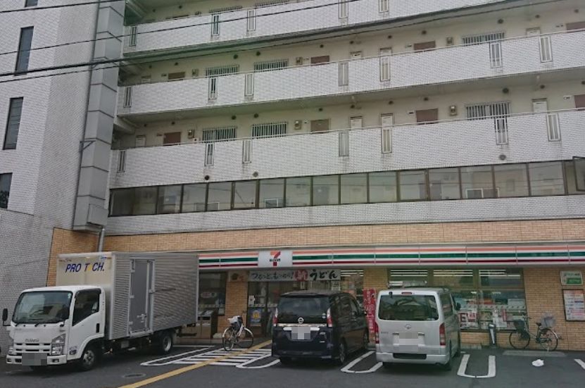 コンビニ　セブンイレブン 戸田中町2丁目店（コンビニ）まで329m