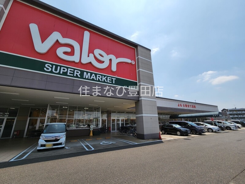 スーパー　バロー東新町店（スーパー）まで576m