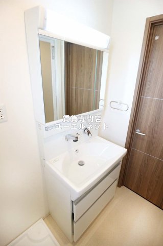 洗面設備　清潔感ある独立洗面台で毎日気持ちよく♪