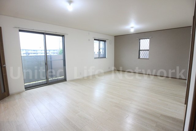 居室・リビング　ゆったりとくつろげる、落ち着きのある居室空間です