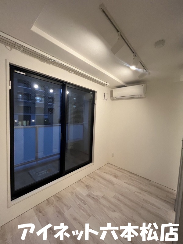 居室・リビング　家具の配置に困らないリビングですね