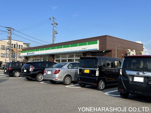 コンビニ　ファミリーマート砺波新富町店（コンビニ）まで428m