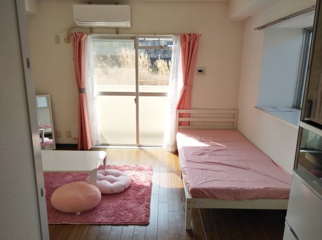 メゾン市川壱番館の居間写真