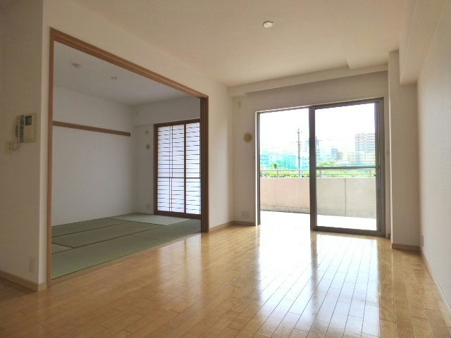 居室・リビング　内装リフォーム中の為、数年前お写真を参考に掲載しております。