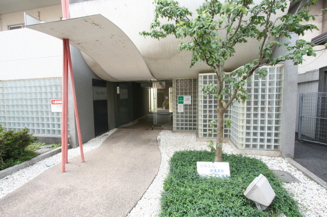 エントランス　シックな印象のエントランス