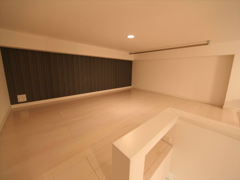 その他部屋・スペース　上階ロフト5.8帖（収納としてもお部屋としても使えます）