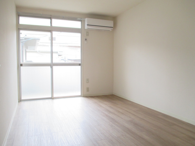 居室・リビング　日当りの良いお部屋です