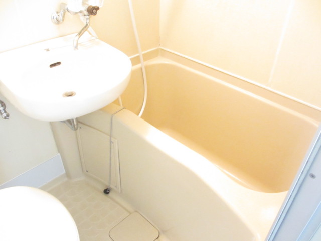 バス・シャワールーム　お手入れ楽々ユニットバス