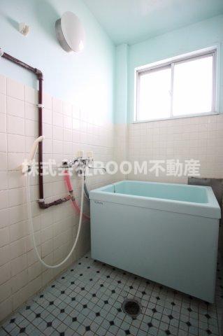 バス・シャワールーム　コンパクトで使いやすいお風呂です