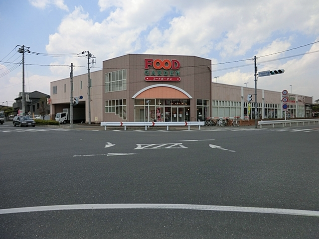スーパー　フードガーデン（スーパー）まで649m