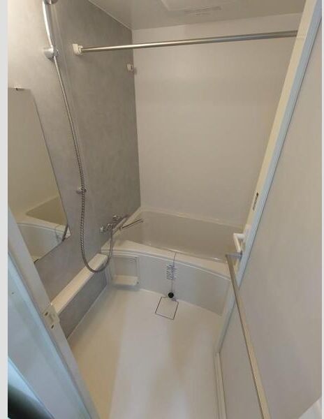 バス・シャワールーム　※写真は同じマンションの違う部屋のものになります。