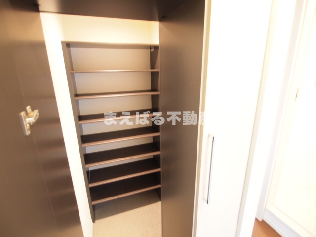 玄関　シューズクローク（反転タイプ）