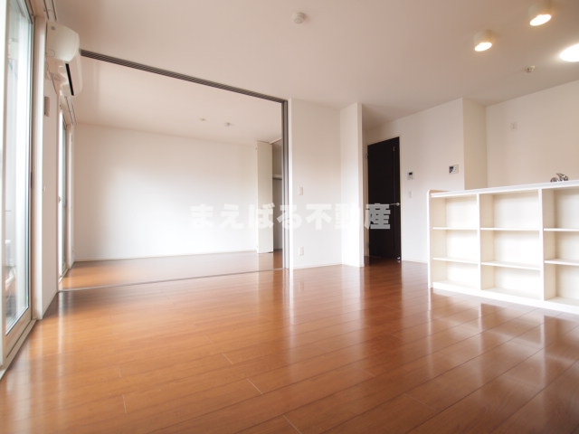 居室・リビング　リビングスペース（反転タイプ）