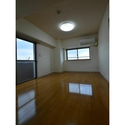 居室・リビング　室内