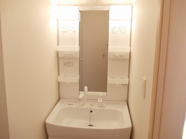 洗面設備　独立洗面化粧台付き