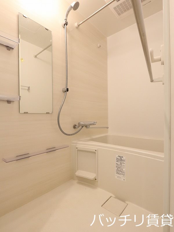 バス・シャワールーム　画像は別号室タイプの為、現状を優先いたします