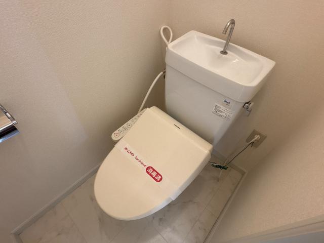 トイレ　温水洗浄便座