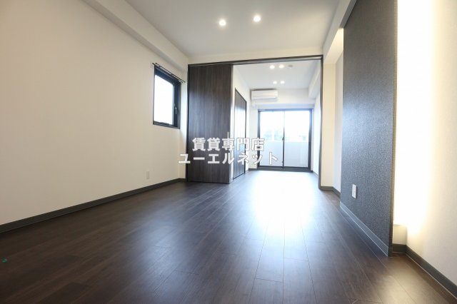 居室・リビング　ゆったりとくつろげる、落ち着きのある居室空間です