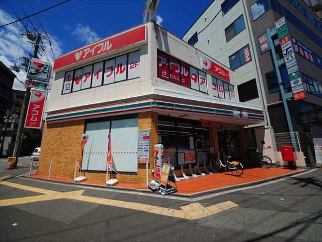 コンビニ　セブンイレブン東三国５丁目（コンビニ）まで216m