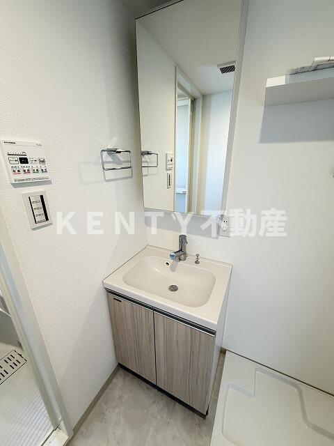 洗面設備　ゆったりとスペースのある洗面所