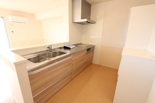 キッチン　3口コンロのシステムキッチンで楽しくお料理♪