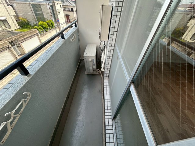 バルコニー　暖かな日差しのふりそそぐバルコニー