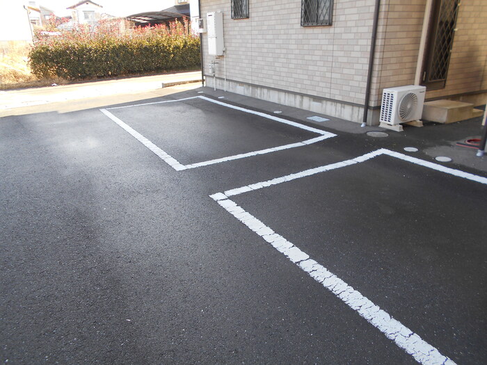 駐車場　シャルマン