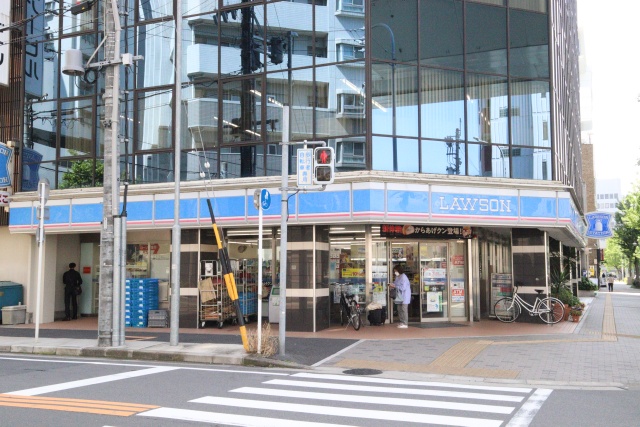 コンビニ　ローソン　東区泉一丁目店（コンビニ）まで67m