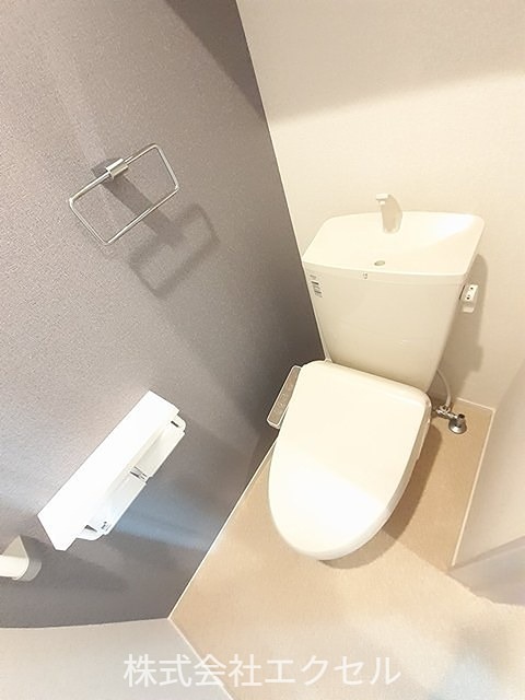 トイレ　温水洗浄便座です。