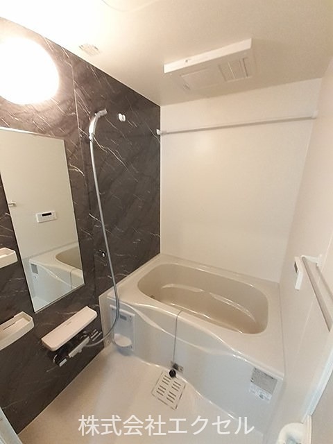 バス・シャワールーム　追い焚き機能付きです。