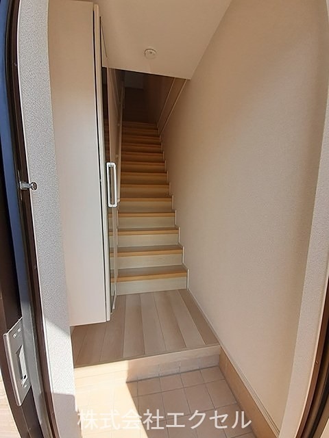 玄関　シューズBOX完備の玄関です。