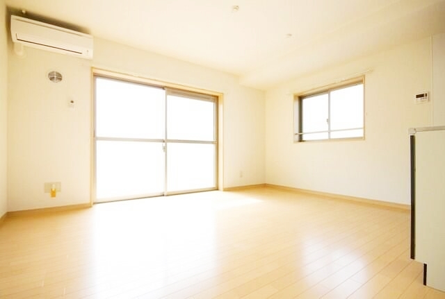 居室・リビング　【南向き前面棟無し明るいお部屋！】お問い合わせはお早めに♪