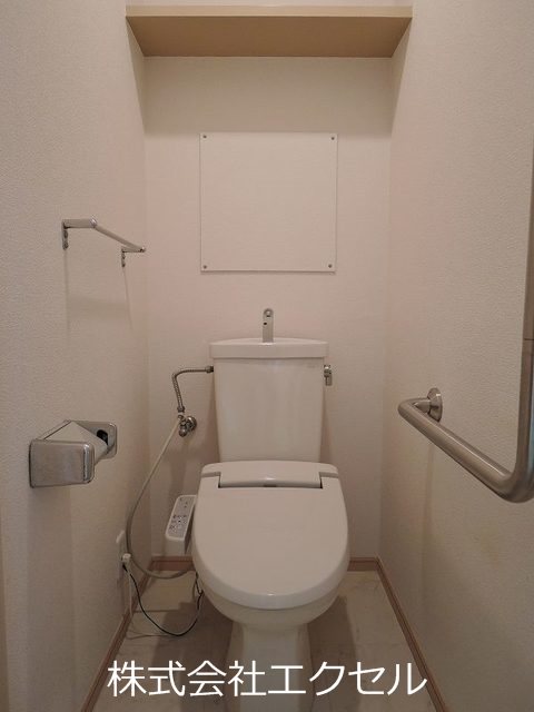 トイレ　同建物別室の写真です。