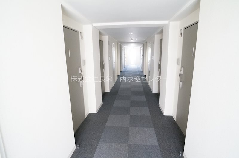 その他共有部分　カーペット仕様の内廊下♪