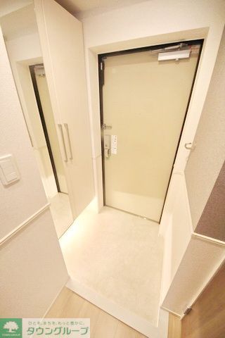 玄関　同物件別部屋写真