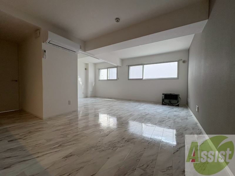 居室・リビング　広々としたリビングですね。使い勝手がよさそうですね！