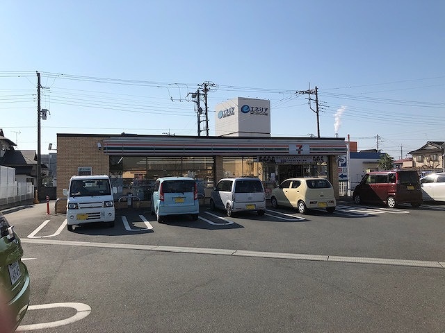 コンビニ　セブンイレブン（コンビニ）まで445m