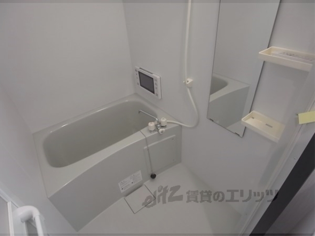 バス・シャワールーム　同タイプマンションの写真です。