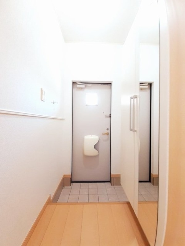 玄関　図面と現状に相違がある場合には現状を優先