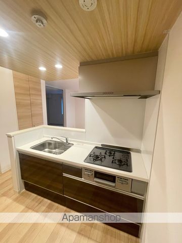 キッチン　同建物別部屋写真