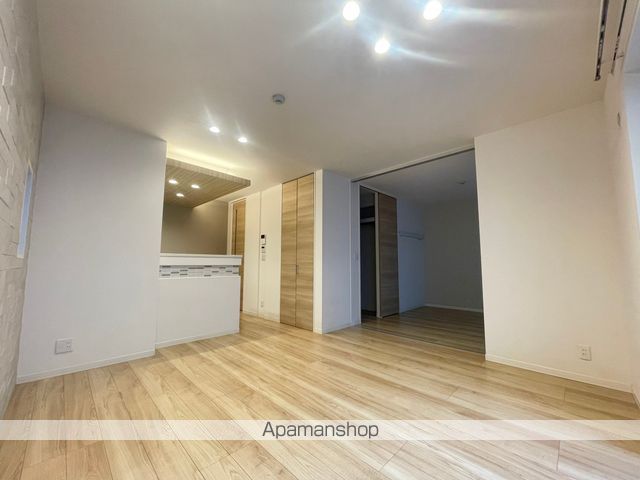 居室・リビング　同建物別部屋写真