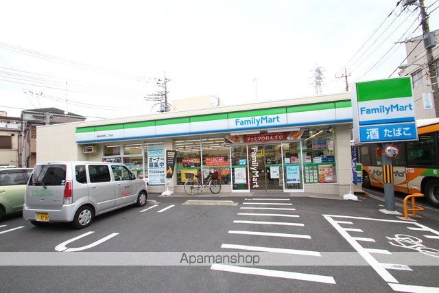 コンビニ　ファミリーマート（コンビニ）まで122m