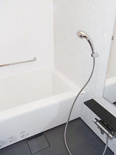 バス・シャワールーム　※同タイプの別のお部屋です。