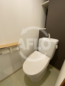 トイレ　レインボーコート谷町五　温水洗浄便座