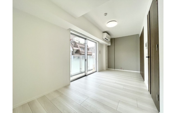 居室・リビング　※別部屋の参考写真です。